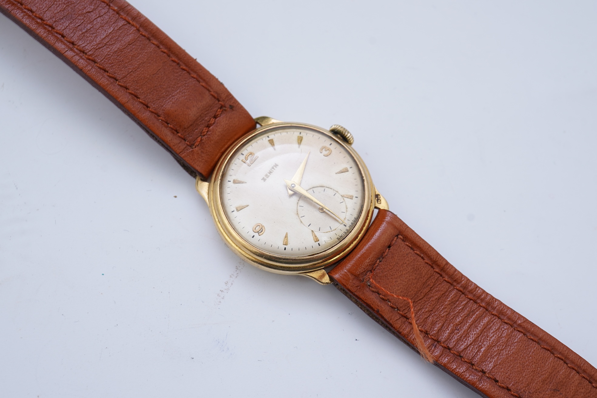 A gentleman's 1950's 18ct gold Zenith manual wind wrist watch